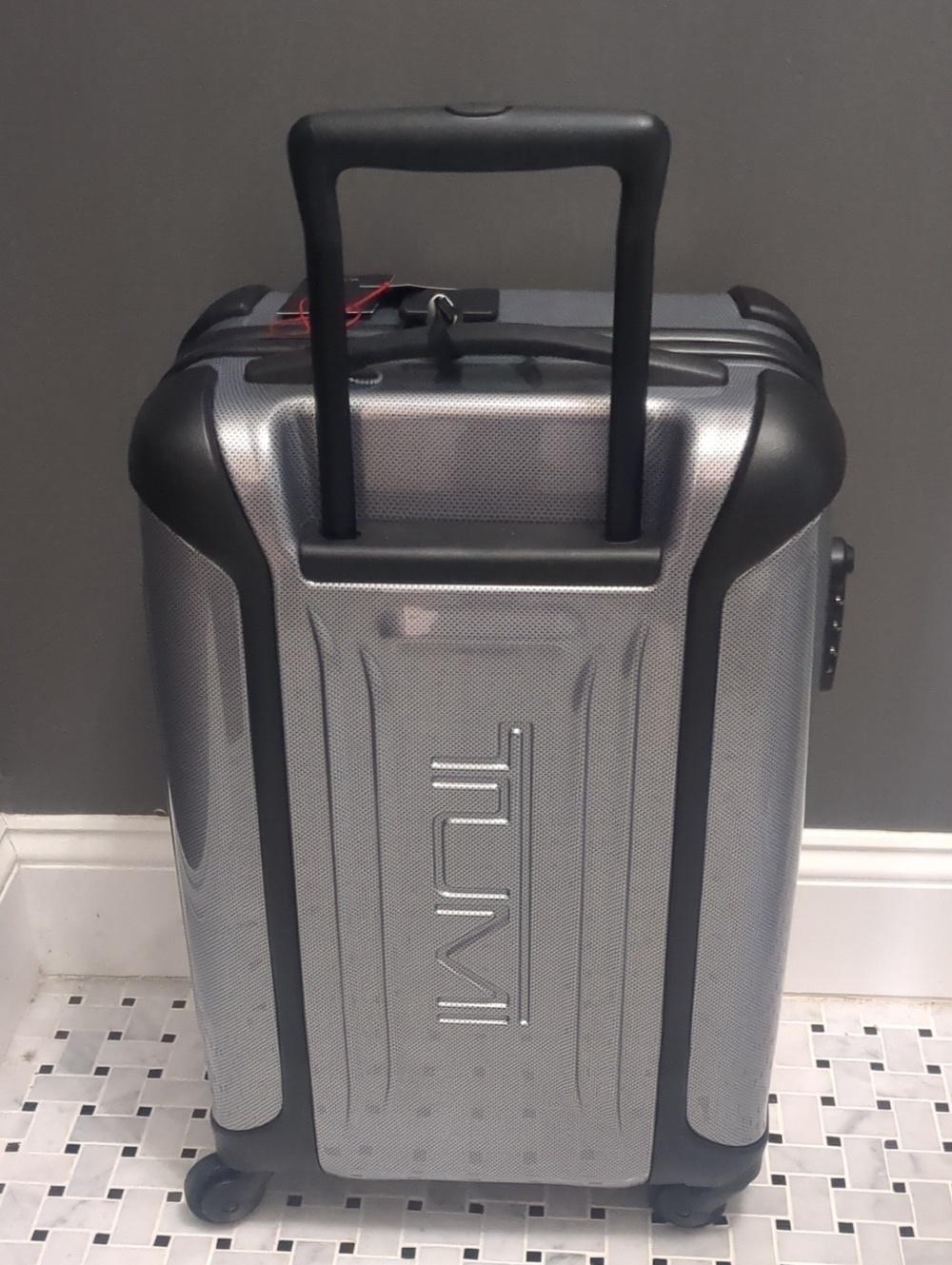 TUMI Vapor International 22" 4 WHEEL CARRY-ON Hardcase Silver. - Picture 2 of 11